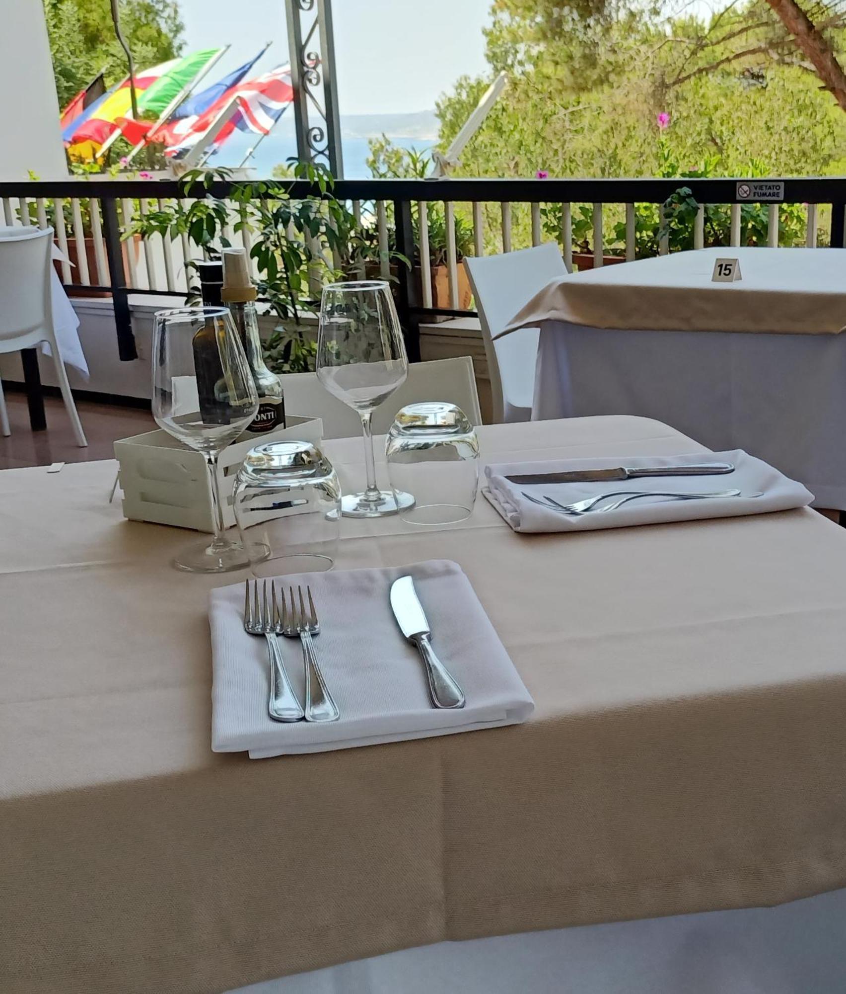 Hotel Degli Ulivi Castro  Екстериор снимка